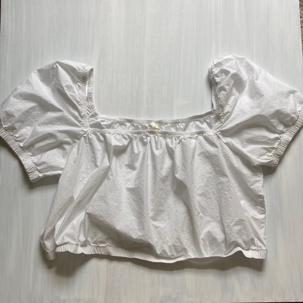 White square top with puffy sleeves